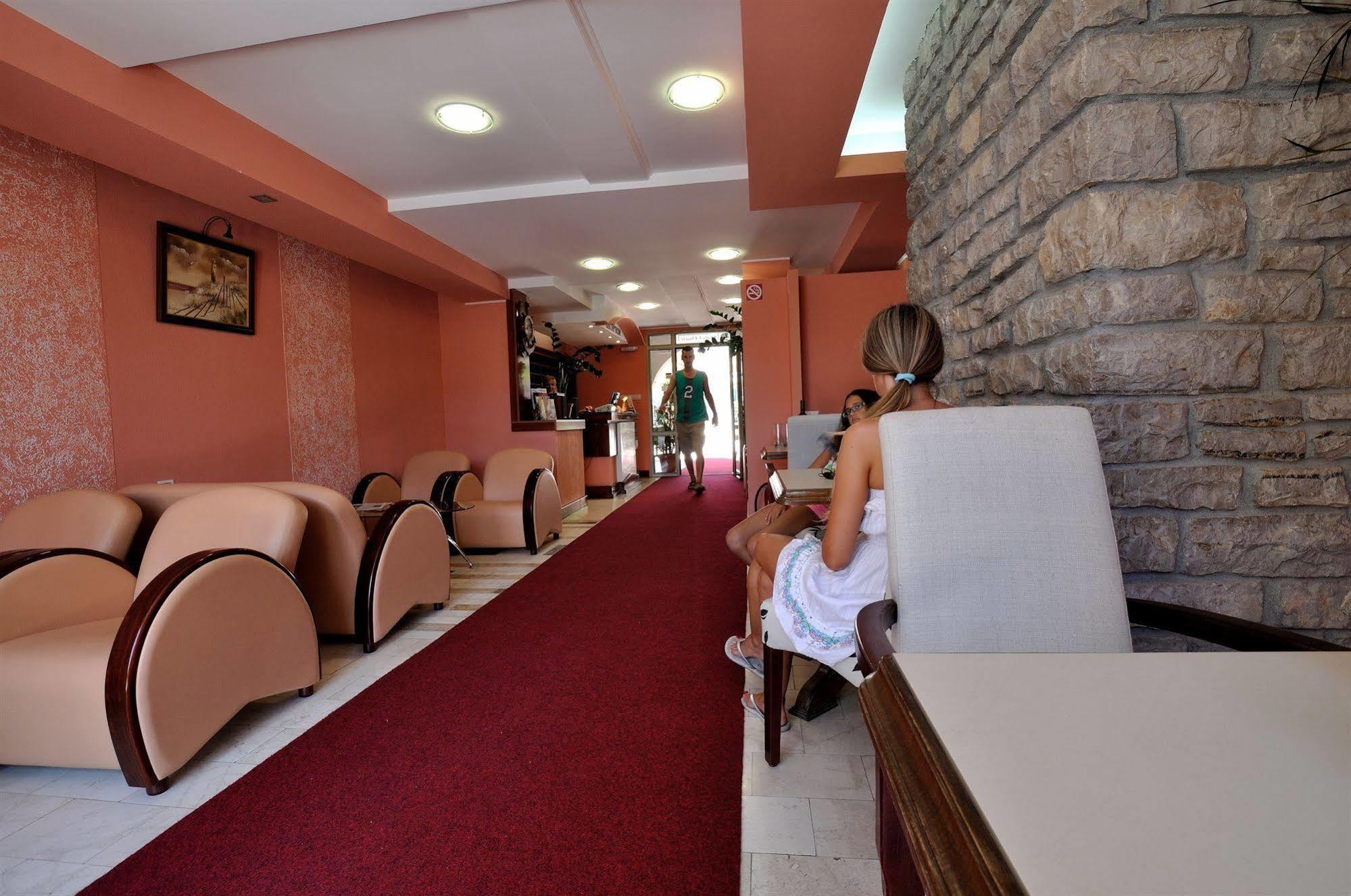 Hotel Karpatia - Ex Hotel Đuric Petrovac Exterior foto